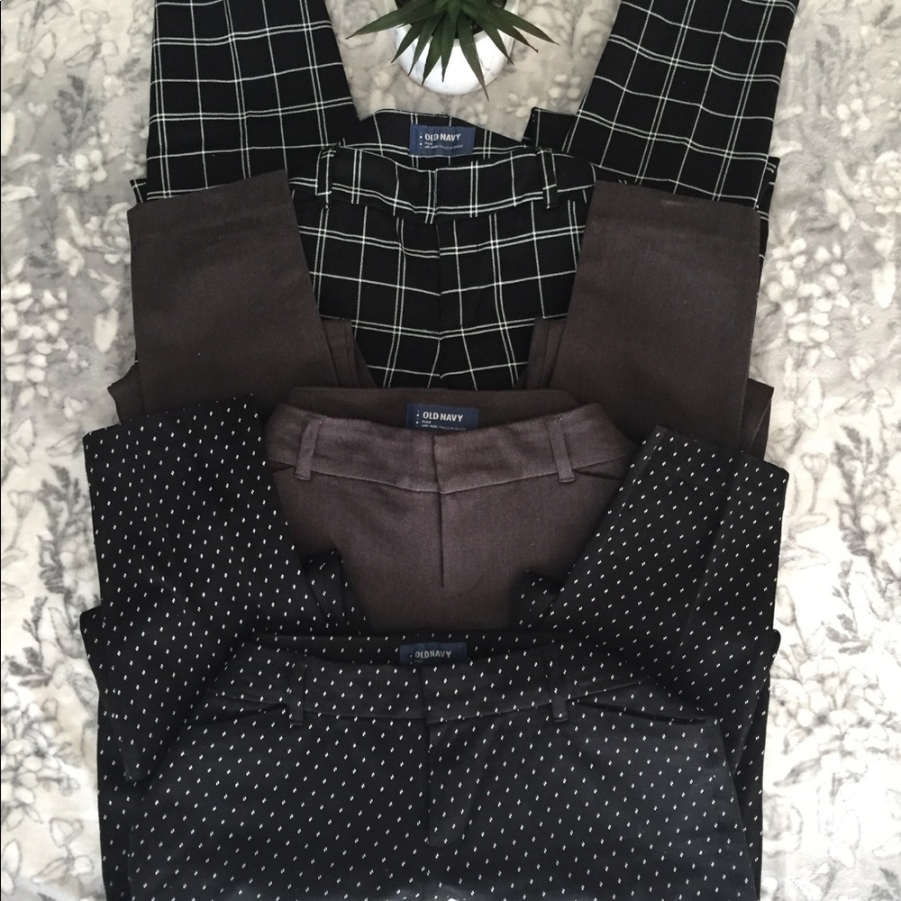 💸 SOLD 💸. Old Navy  Mid-Rise Pixie Pants - Picture 2 of 8